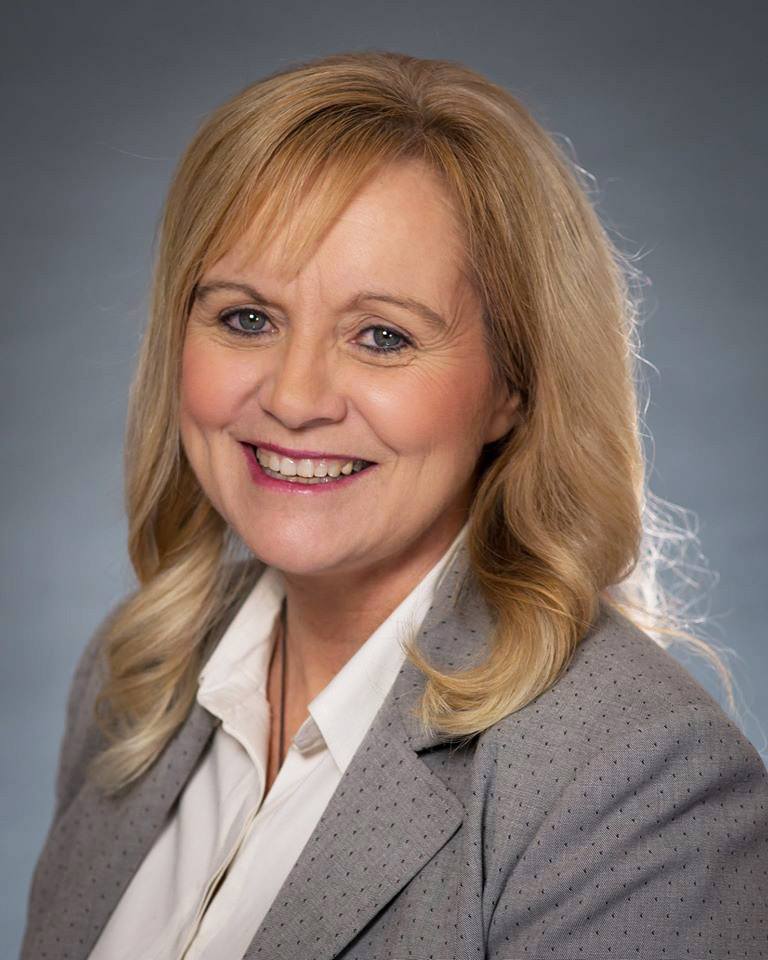 dawn-holsted headshot