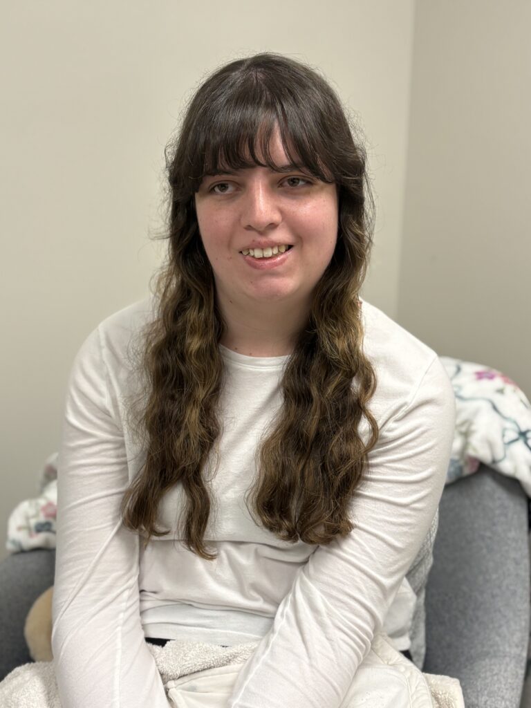 Kaylie smiling happily as she receives vocational rehabilitation at NewView Oklahoma.